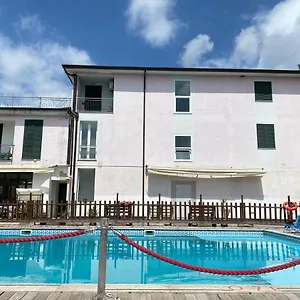 Con Piscina Monti di Licciana Nardi